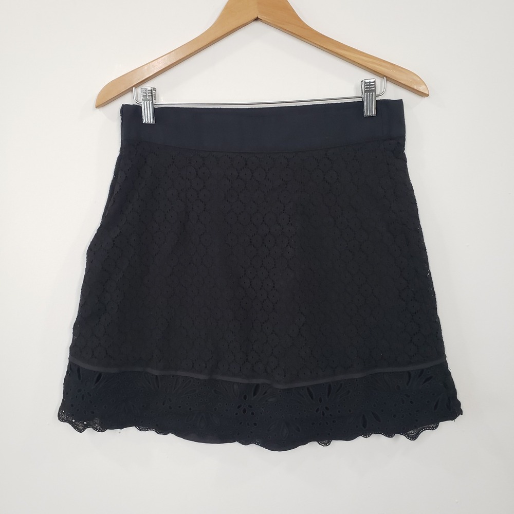 LOFT Eyelet Lace Mini Skirt Womens 8 Black Scalloped Hem Floral Overlay Feminine - Picture 3 of 6